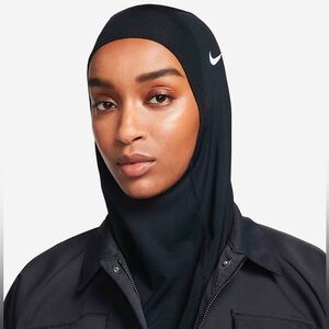 Nike hijab
Size S
Good condition